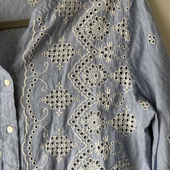 Sundance Blue Eyelet Embroidered Button Up Blouse Sz L 100% Cotton Pin Stripe - Picture 3 of 4